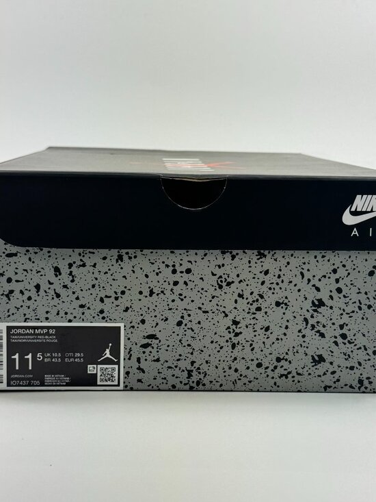 Athletic_Shoes